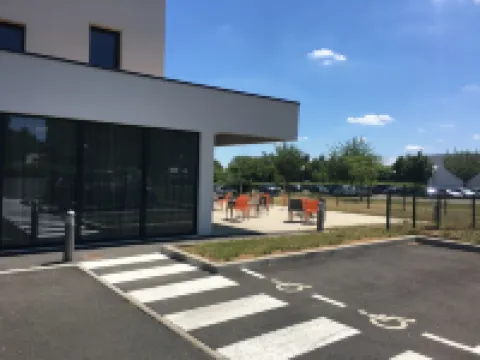 布盧瓦First Inn飯店