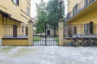 GuestHost - University Loft Apartment - Condos