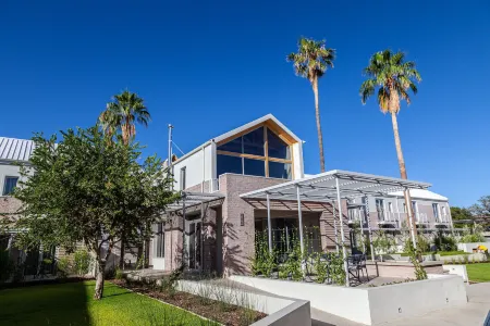The Windhoek Luxury Suites Отели в г. Виндхук