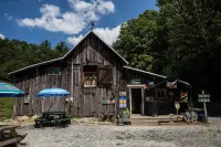 Mountain Harbour B&B and Hiker Hostel - Wifi