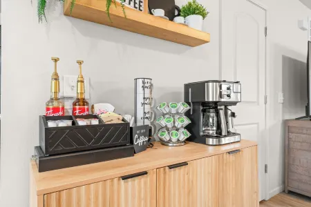 Downtown/Hot Tub/Coffee Bar/Game Room/Walk to Landing/Shopping/Local Eateries Отели рядом с достопримечательностью «The SKY Deck at Parakeet Pete's Waterfront Zipline»