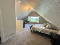 Breathtaking Lake Views and Cozy Outdoor Space - Stunning Urban Retreat