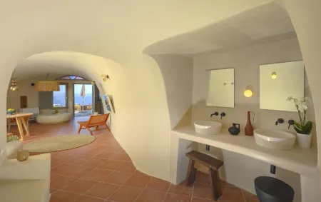 Oia Waves by SV Отели рядом с достопримечательностью «Sigalas Winery»