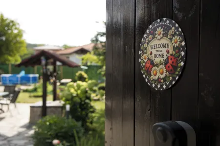 Three Bedroom House with Garden Only 10 km from Veliko Tarnovo Отели в г. Natsovtsi