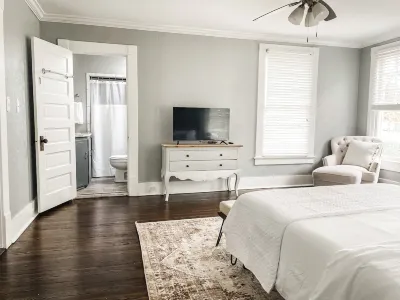 Pet Friendly 5BR Mansion With Pool Hotels in Wetumpka