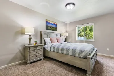 Family home in desirable neighborhood with pool ac Hotels in Eagle
