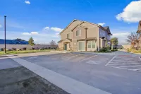 | Hounslow way | Elegant 2 bedroom townhome | Namp Hotels in Nampa