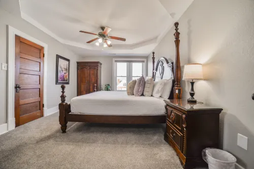 River's Dawn - Modernized Historic Home - River Views - King Bed - Fast Wifi