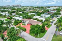Beach Duplex - 3br 5ba Manor with Heated Pool