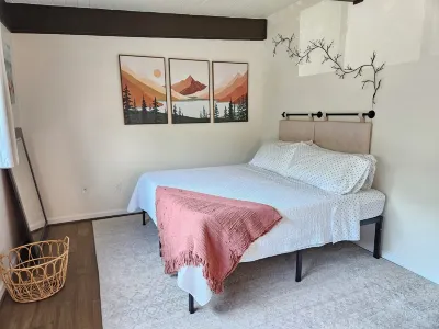 Idyllic Apartment Near DC, 2 Bed, King Bed