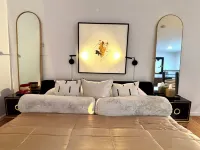 Arch View Luxury Home 5 minutes to St. Louis:Private Pool,Sauna,Free Wine&Brkfst