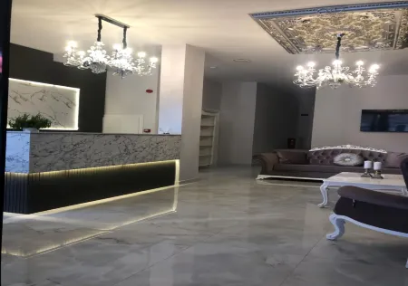 Rinascente Отели рядом с достопримечательностью «K O N S T A N T İ N V E E L E N A B U L G A R O R T O D O K K İ L İ S E T A R İ H İ E S E R»