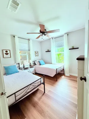 Cielo’s Retreat, A Charming 3-bedroom farmhouse in McKinneyprincenton