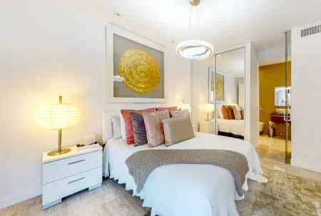 Indian Wells Chic Villa with fire pit, patio, kitchen, pool, and majestic views Отели рядом с достопримечательностью «Индиан-Уэллс Теннис Гарден»