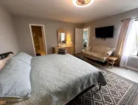 KH Escape! Pool+Tennis+Basketball+0.8 mi to Beach!