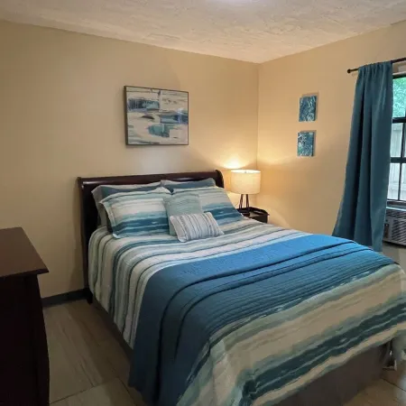 Cozy cottage in Hattiesburg with AC, WiFi
