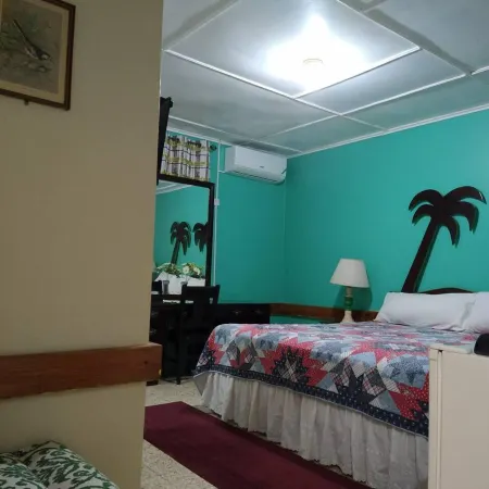Tropical Haven in Discovery Bay - 6 Bedroom Villa