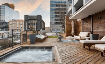 Paramount Place by AvantStay 4 Story Apartment in Heart of Austin w Movie Theatre