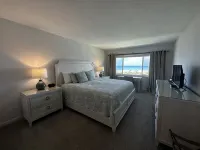 4th Floor Crescent Beach Condo Offering Full Unobstructed Gulf Views. Hotels in Siesta Key