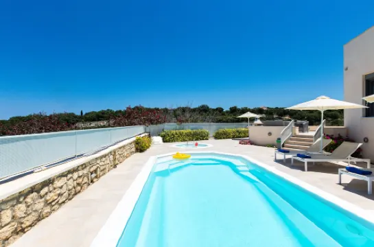 Deluxe Villa Ianthos - Outdoor Hot Tub & Kids Pool