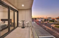 Indulge Apartments - City View Penthouses فنادق في Gol Gol