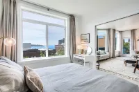 Seattle’s Downtown Gem- w/View, Free Parking, Gym & Pool - Sleeps 6 โรงแรมใน