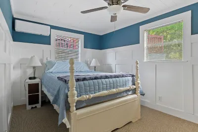 Charming lakeside 2-bedroom lakeside cottage with AC, WiFi in welcoming Sparta