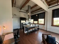 Modern 1 Bedroom Loft Apartment!