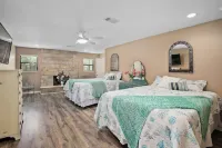 Bel · Boardwalk POOL Home w Bikes and Boat Parking