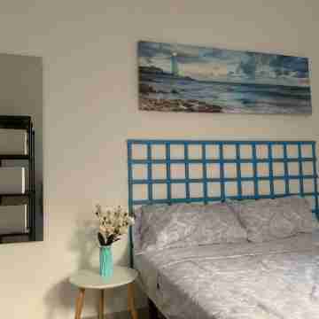 Apartment 5 minutes walk from the beach + wifi + AC, ideal for families Rooms