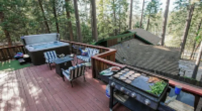 Lake, Hot Tub, Baby & Toddler Friendly, Walk to Town