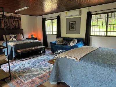 Deer Creek Estate near Juan Santamaria International Airport. Hotels near TiColitas La Bodega del Alimento