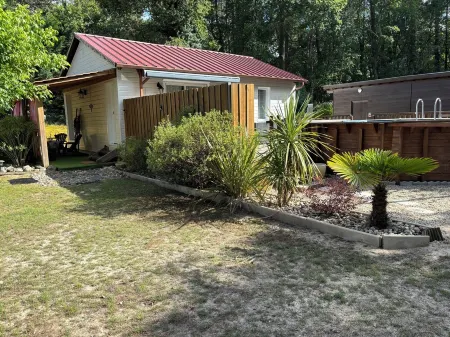 Beautiful Location on the Lake Heated Pool Jacuzzi Air Conditioning and Bicycles Отели в г. Бискарросс