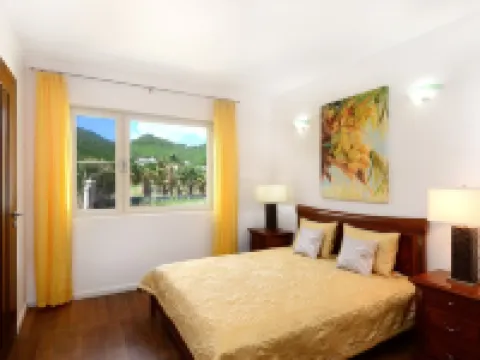 Direct Beachfront 6 BDR/en-suite /maid included. Excellent service. Rare gem (O) Hotels in Guana Bay