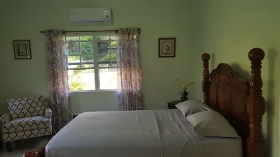 Beausejour Hilltop is a spacious, modern, single-family house  호텔