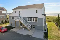 Spacious 7-bedroom house with WiFi and AC in fabulous Pine Point Scarborough