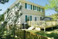 Spectacular & Spacious Hideaway: 1 Min WALK to the Beach, NO Streets to Cross! Hotels near First Landing State Park