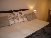 Farmhouse Cottage Sleeps 2 (1 en-suite Bedroom)