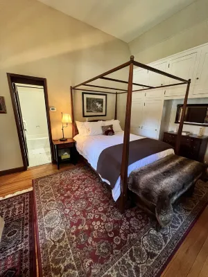 Guest House on Historic Estate in Upstate New York