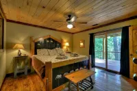 New! Fightingtown Creek, Hot Tub