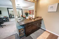 Heart of Downtown Kirkland - 500 Feet from the Beach