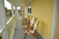 Yellow Gardenview Hotels in Rolleville