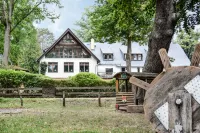 1 room apartment directly on the Schwielowsee with bathing access and garden Hotels in 