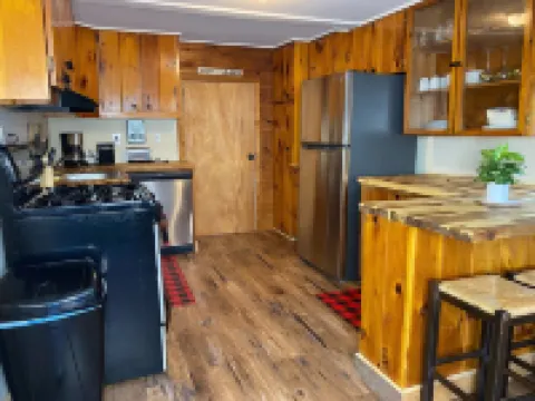 Charming 2BR in the Heart of the Adirondacks in Indian Lake NY. 哈密爾頓縣酒店