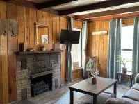 Grizzly’s Getaway in the Mountains! 45 minutes to white sands., Dogs Welcome 클라우드크로프트 호텔