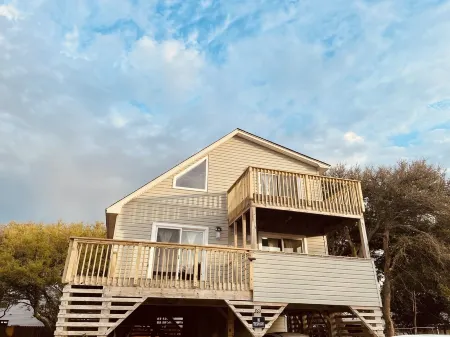 Laid-Back OBX Retreat with Hammocks,Foosball & Bikes