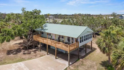 Priya’s Island- sleeps 10 with private dock