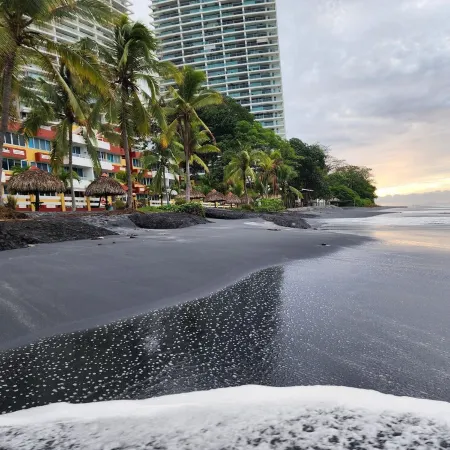 Encanto en Playa Serena - Gorgeous 2BR apt on Panama's black sand beach & pool