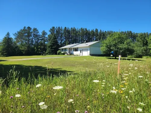 Quiet cabin close to everything, yet in the middle of nowhere<br>
