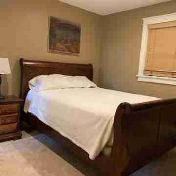 5 bedroom Chalet on Hill with Panoramic Views of Mt. Mansfield Rooms